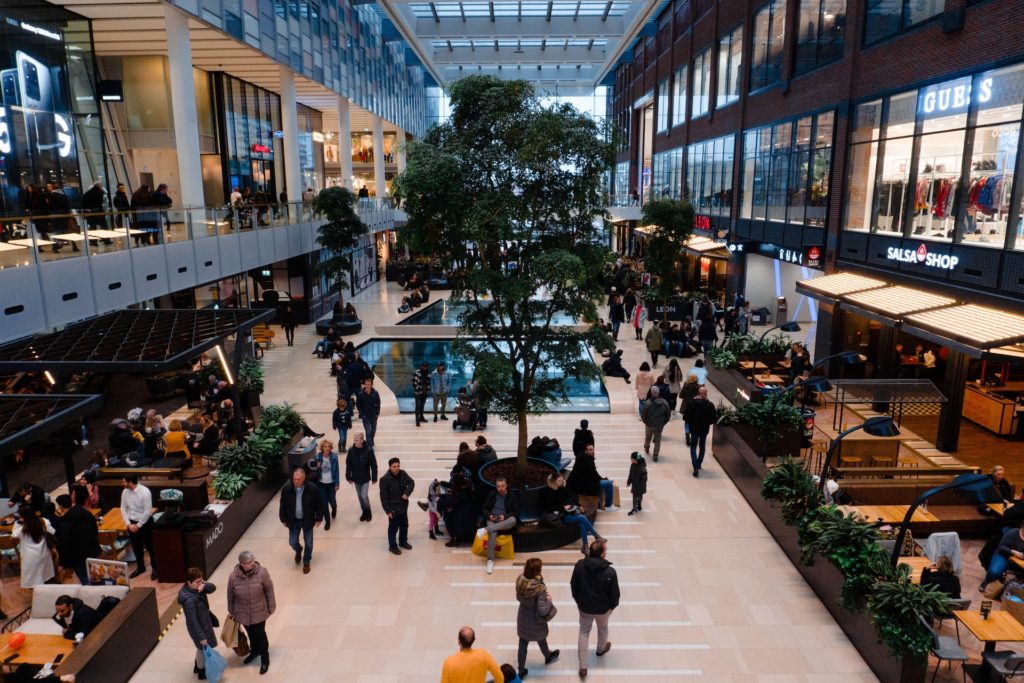 crowded mall